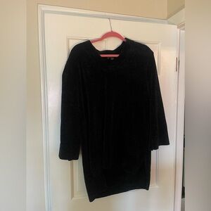 Women’s size large Ann Taylor black sweater. Long in the back and good coverage.